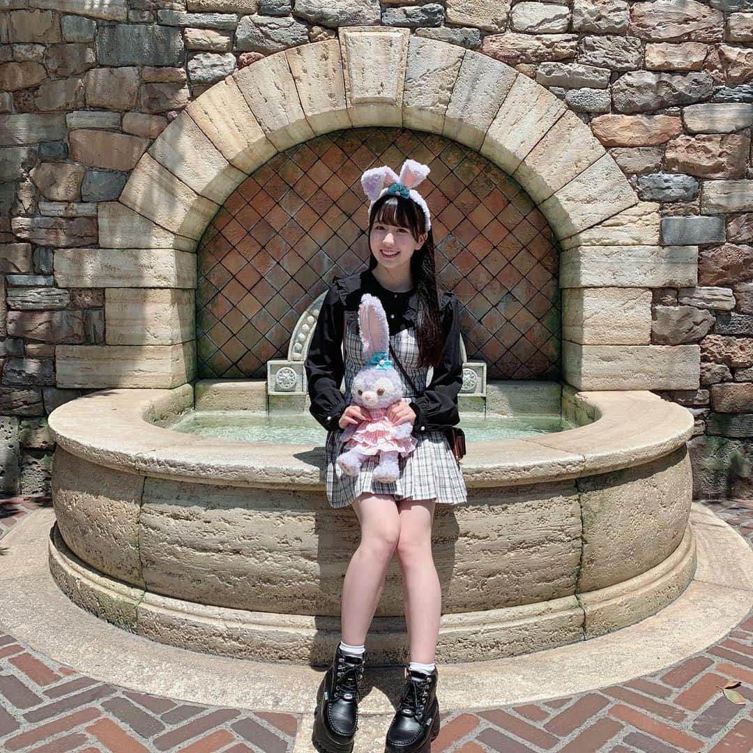 柳川みあさんのインスタグラム写真 - (柳川みあInstagram)「夢の国行ってきたよ🐭🏰💫💞 たくさん写真とったから毎日いっぱい更新するね😊💘 いいねぽちぽちしてね💓  #ディズニーシー #ステラルー #アイドル #柳川みあ #インスタ映え  #うさぎ #厚底スニーカー #セットアップ #ロングヘア #脚 #日差し  #かわいい  #disneysea #japanesegirl #japaneseidol #idol  #いいね歓迎」5月23日 21時17分 - miapichan_