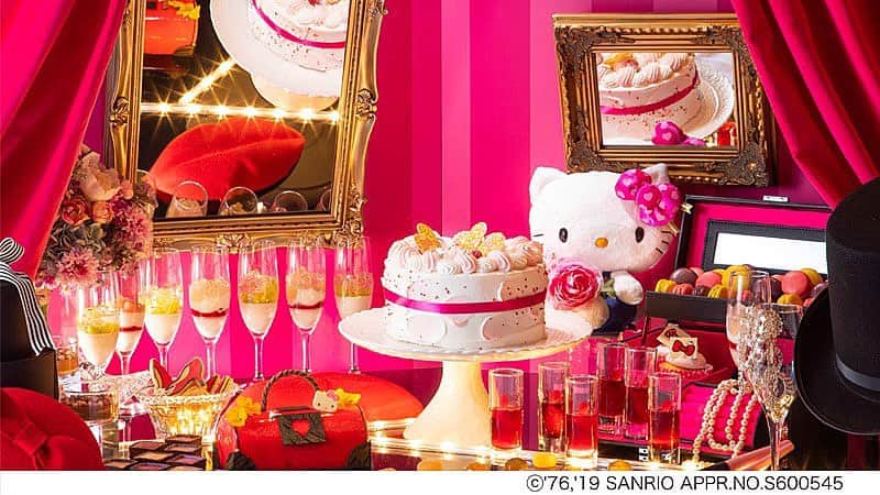 のインスタグラム：「【ヒルトン大阪×ハローキティがコラボ！】 💎💎LINEおともだち限定💎💎でシークレット案内状が届く？？ . ５月31日(金) 「ヒルトン１００周年」の日から、デザートビュッフェ～ファッショナブル・ハローキティ～がスタートします💓  今回は🎊ヒルトン１００周年🎊のお祝いにハローキティがドレスアップしてやってくる！というテーマで「ファッショナブル」な空間をお楽しみいただきます！✨コスメやジュエリー💍など可愛いがつまった世界観でスイーツをお届け。きらきらトキメク夏のビュッフェあと8日で解禁です！🥰 . . 🎀  LINEおともだち限定 🎀 5/29 (水)限定ペア15組で先行体験のチャンスが…！！ 追加は【ヒルトン大阪 ダイニング】で検索🔎 . 【デザートビュッフェ詳細▶️ @hiltonosaka 】 . . , New dessert buffet “Fashionable Hello Kitty” will start from the day of Hilton’s 100th anniversary celebration on Friday, May 31. Imagine Hello Kitty coming dressed up to celebrate Hilton’s 100th anniversary, with the buffet featuring fabulous sweets themed on fashion, cosmetics and jewelry. Just 8 more days to go until the launch of this lovely shiny summer dessert buffet. =========================== #ヒルトン大阪  #HiltonOsaka  #FolkKitchen　 #フォルクキッチン #ファッショナブルハローキティ #ハローキティ #キティ #ヒルトンスイーツ  #HelloKitty #instagood  #アイス  #誕生日 #マンゴー #チェリー  #桃 #マカロン #デザートビュッフェ  #スイーツビュッフェ #大阪グルメ #梅田グルメ #女子会　 #大阪スイーツ #大阪カフェ  #サンリオ  #키티  #kittycafe  #sanrio  #キティラー #kitty  #hellokitty #キティちゃん」