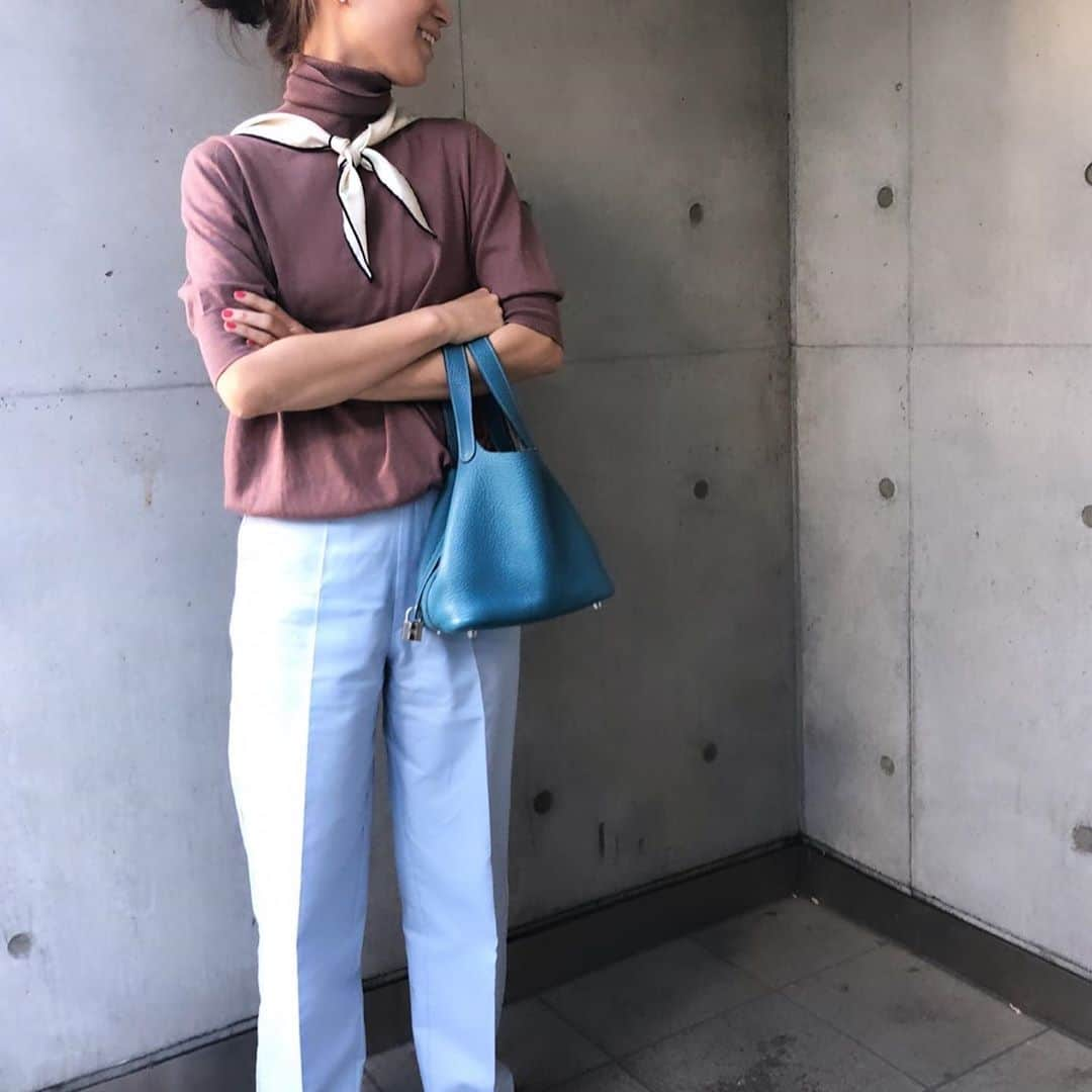 外村久美子さんのインスタグラム写真 - (外村久美子Instagram)「・ 先週まで暗かった早朝が、 明るくなって目覚めやすい気候になって、 早起きが気持ちよくなってきた🍃4:45 でも、明日休みは嬉しいな👦🏻 今夜はゆっくりしようと思ってこっそり買い込んだ お菓子、食べずに寝てしまいそぅ。。🍘 やっぱり眠い😪  #ootd#instafashion#yori_japan」5月23日 21時51分 - kummy153