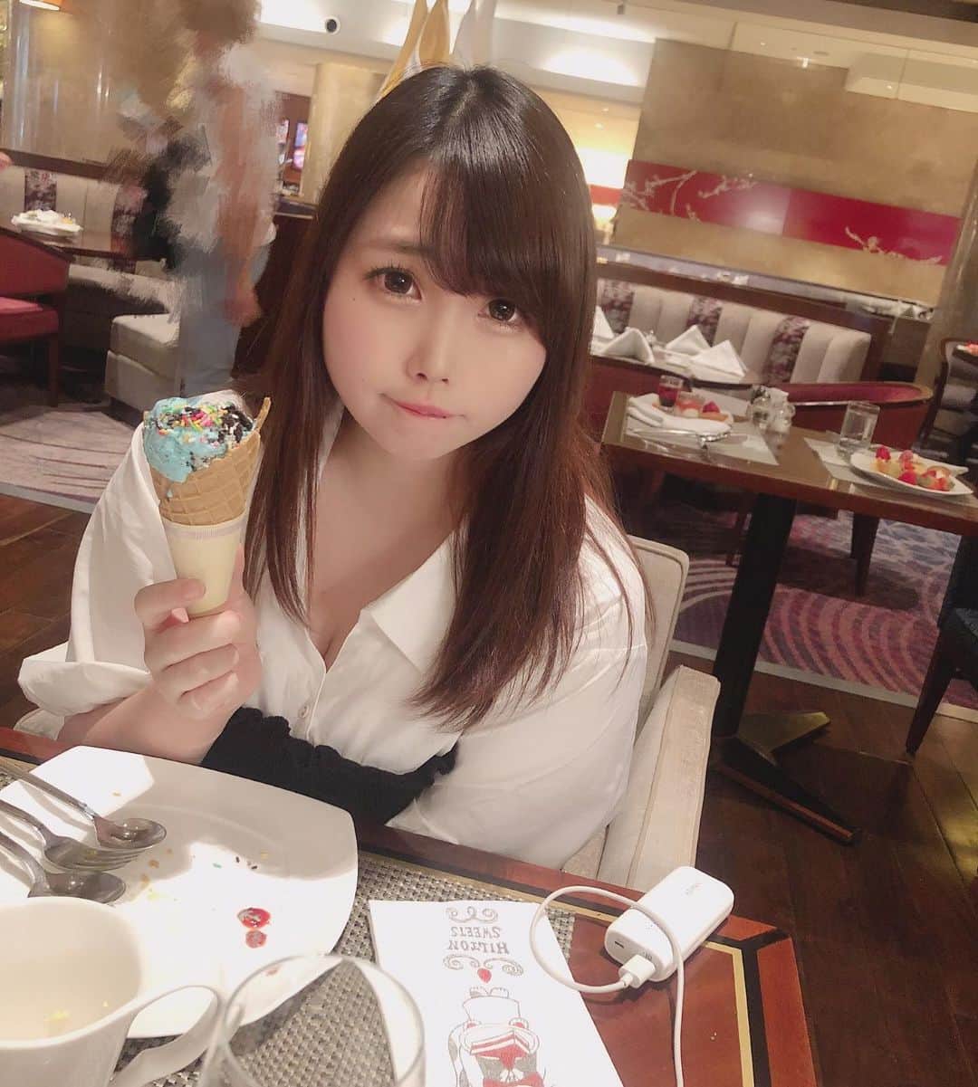 塚本舞さんのインスタグラム写真 - (塚本舞Instagram)「アイスを食べる四コマ @redyazel」5月23日 21時34分 - maipuni