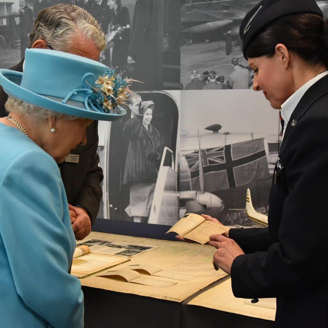 ロイヤル・ファミリーさんのインスタグラム写真 - (ロイヤル・ファミリーInstagram)「The Queen today visited @British_Airways, which will reach its centenary on 25 August.  Her Majesty met staff from across the BA, as well as crew dressed in heritage uniforms from the 1930s to the present day.  The Queen also heard more about Flying Start, a global charity partnership with Comic Relief that aims to help children and young people secure better chances in life.  Afterwards, The Queen toured the Heritage Centre, which displays the 100 year history of British Airways.  The Heritage Centre includes The Queen’s first ticket for a long haul flight after her Coronation, which was with The Duke of Edinburgh to Jamaica 🇯🇲 Swipe to see!」5月23日 21時36分 - theroyalfamily