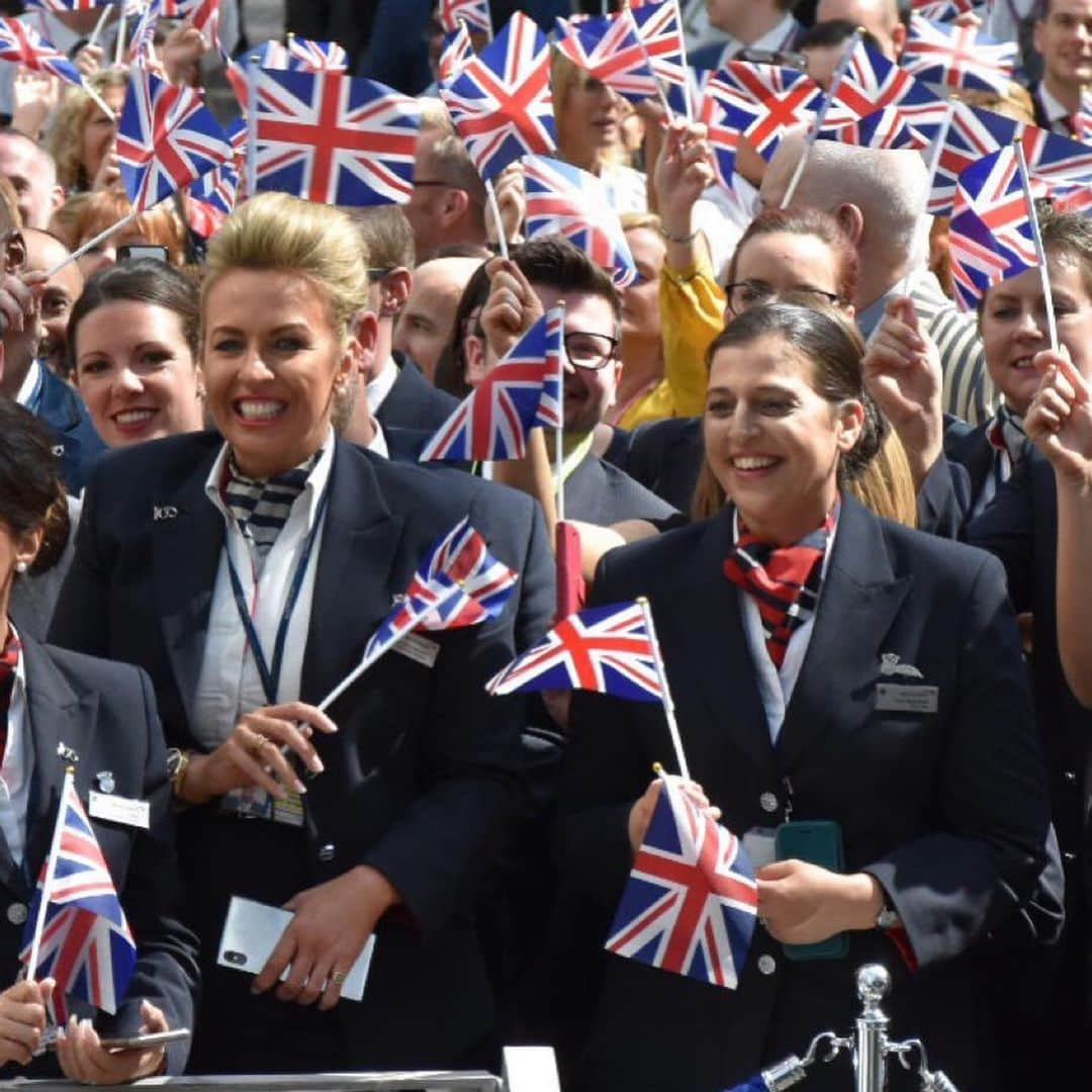 ロイヤル・ファミリーさんのインスタグラム写真 - (ロイヤル・ファミリーInstagram)「The Queen today visited @British_Airways, which will reach its centenary on 25 August.  Her Majesty met staff from across the BA, as well as crew dressed in heritage uniforms from the 1930s to the present day.  The Queen also heard more about Flying Start, a global charity partnership with Comic Relief that aims to help children and young people secure better chances in life.  Afterwards, The Queen toured the Heritage Centre, which displays the 100 year history of British Airways.  The Heritage Centre includes The Queen’s first ticket for a long haul flight after her Coronation, which was with The Duke of Edinburgh to Jamaica 🇯🇲 Swipe to see!」5月23日 21時36分 - theroyalfamily