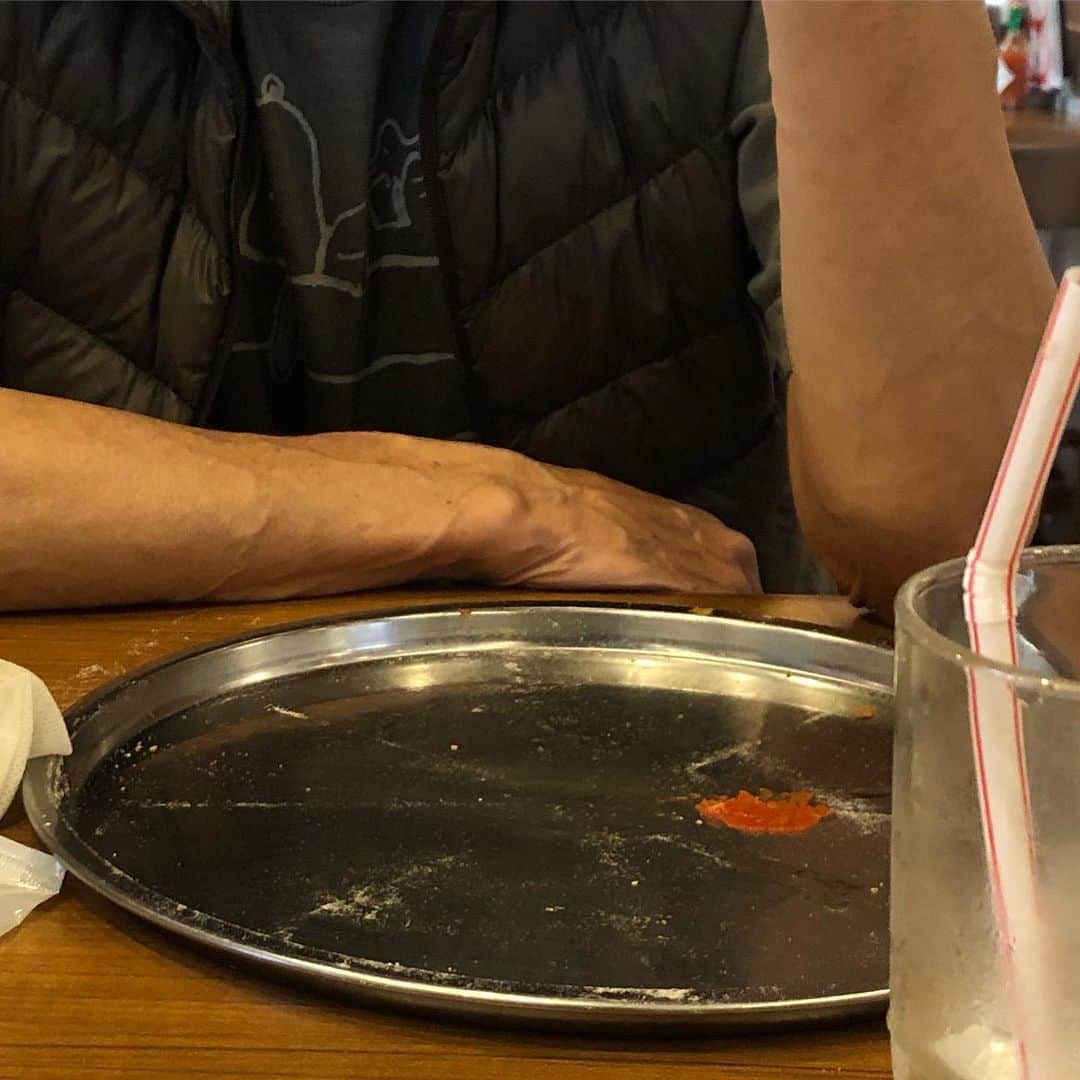 仲雅美さんのインスタグラム写真 - (仲雅美Instagram)「ピザ食べ終えた。おなかいっぱい。」5月23日 21時38分 - masami_naka32