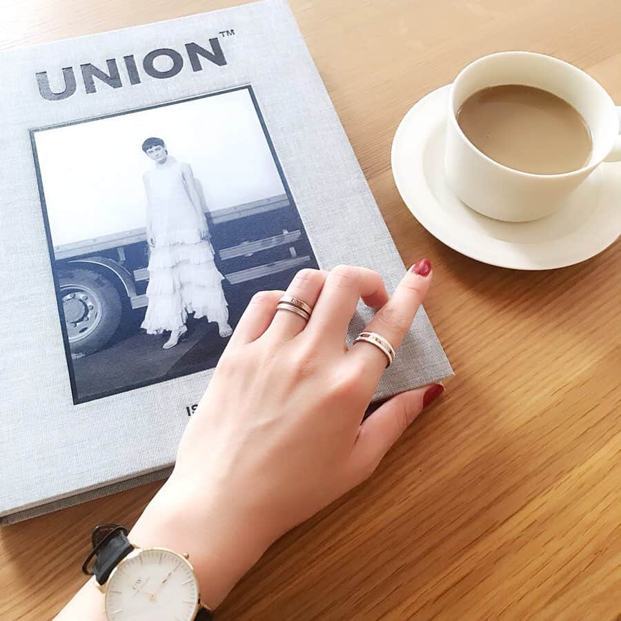 minminmaaaさんのインスタグラム写真 - (minminmaaaInstagram)「・ @danielwellington の新作リング💍 ・ ・ シンプルなデザインで合わせやすい💓 ・ ユニセックスなのでペアでつけるのも🥰 ・ ・ ・ 15%オフクーポン「misato18」 有効期限 2019.7.31 ・ https://www.danielwellington.com/jp ・ ・ ぜひチェックしてみてください✨ ・ ・ ・ #ダニエルウェリントン #DW手元ルックス #DW#dw新作リング #danielwellington #watch #手元くら部 #手元倶楽部 #腕時計 #プレゼント#リング#アクセサリー #指輪#おうちカフェ#イイホシユミコ」5月23日 21時44分 - minminmaaa