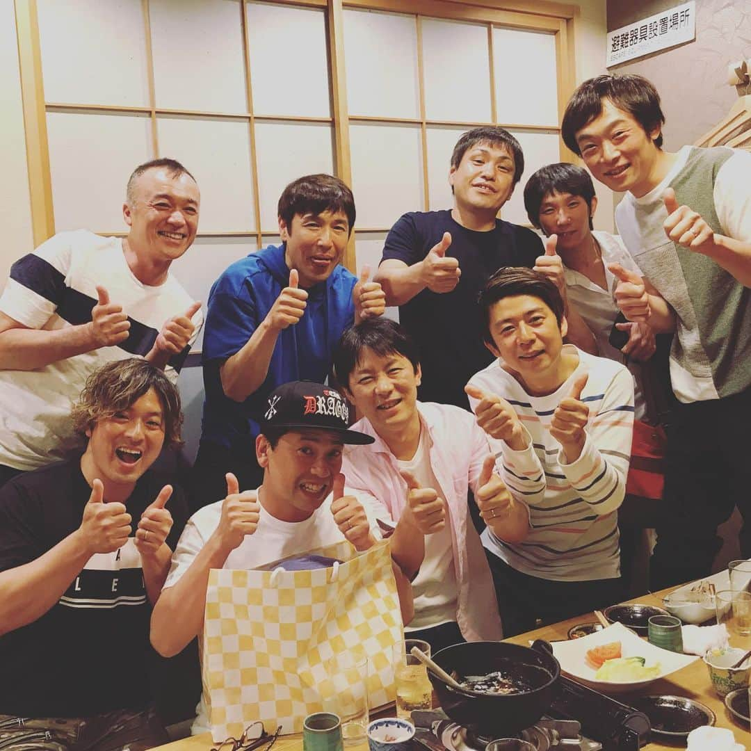 原田良也さんのインスタグラム写真 - (原田良也Instagram)「元ストリーク吉本さんと橋口厩舎の方々に結婚祝いしてもらいましたー！ 感謝感謝感謝！！！ #ストリーク #野球漫才 #吉本の吉本 #橋口厩舎 #競馬」5月23日 21時46分 - irasshassee