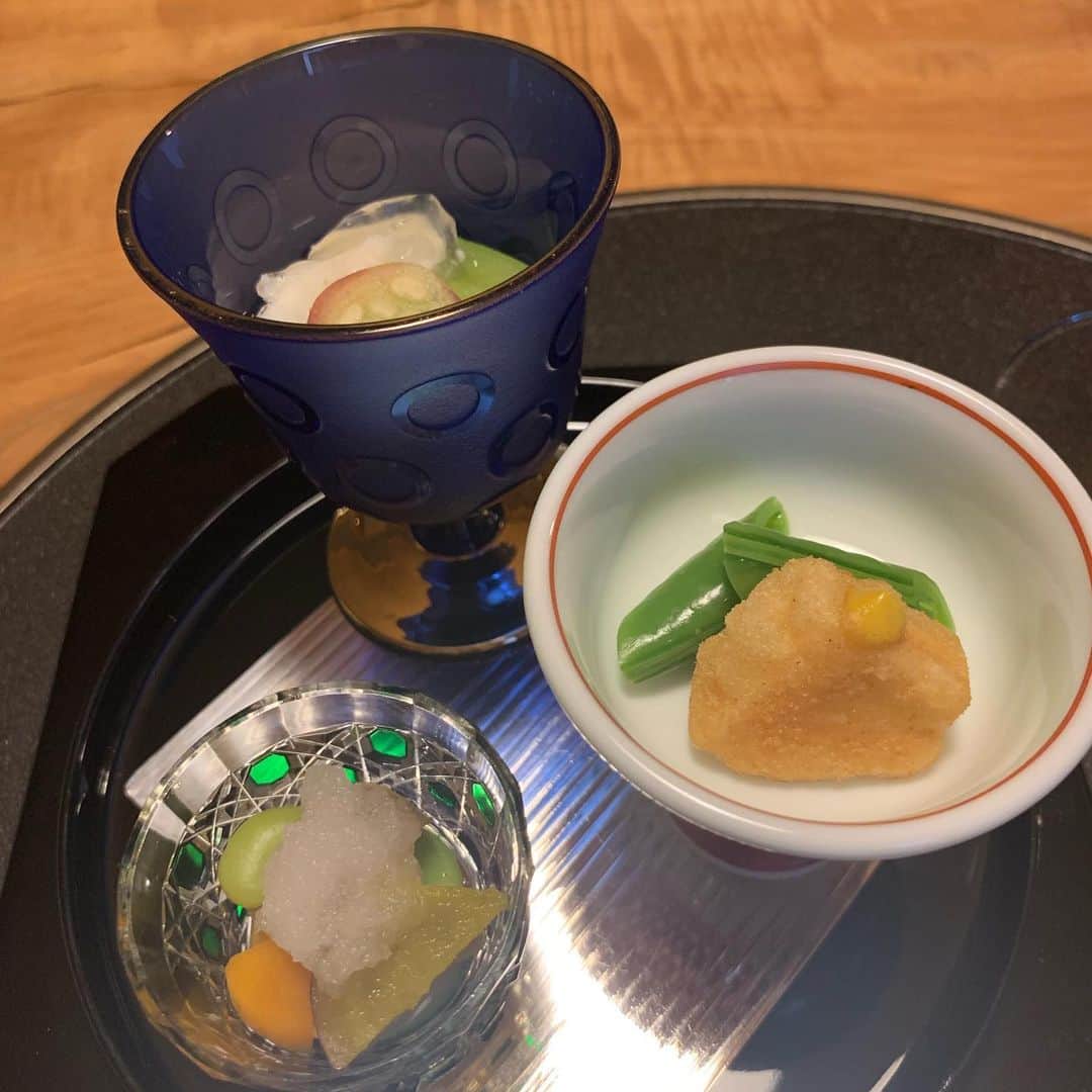 マッキーーーさんのインスタグラム写真 - (マッキーーーInstagram)「viviちゃんご夫妻とご飯✨今回は和食です。日本酒呑んでご機嫌になりました！もちろんシャンパンも呑みましたよ〜クリスタルを🥂それにしてもviviちゃんお酒強くなったなぁー😆💕💕 #楽しかった #時間経つのがあっという間  #instafood #instalike  #instagood #japanesefood #followｍe #❤️❤️❤️」5月23日 21時47分 - g_dramaki_