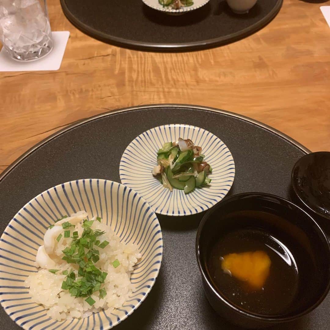 マッキーーーさんのインスタグラム写真 - (マッキーーーInstagram)「viviちゃんご夫妻とご飯✨今回は和食です。日本酒呑んでご機嫌になりました！もちろんシャンパンも呑みましたよ〜クリスタルを🥂それにしてもviviちゃんお酒強くなったなぁー😆💕💕 #楽しかった #時間経つのがあっという間  #instafood #instalike  #instagood #japanesefood #followｍe #❤️❤️❤️」5月23日 21時47分 - g_dramaki_