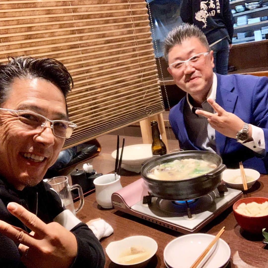 黒田アーサーさんのインスタグラム写真 - (黒田アーサーInstagram)「本日の任務完了！大島社長と「しゃも•地鶏料理 高田」でしゃも鷄の水たき鍋を頂きました！鷄がらスープとしゃも鷄がめちゃ美味しかった〜！！美人オーナー桑野さん、美人スタッフの皆さん、ご馳走様でした❣️#しゃも地鶏料理髙田 #オーナー桑野さん#大島社長#kurodaarthur#福岡県飯塚市」5月23日 21時53分 - kuroda_arthur