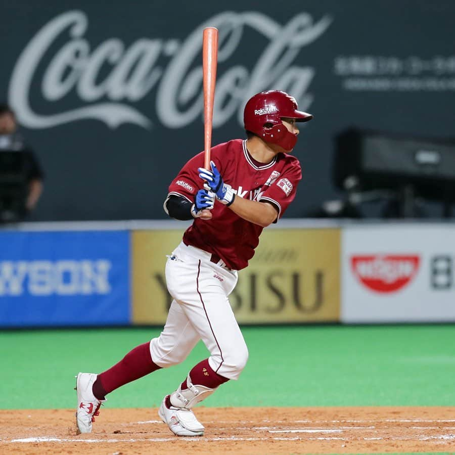 東北楽天ゴールデンイーグルスさんのインスタグラム写真 - (東北楽天ゴールデンイーグルスInstagram)「⚾️ ⚾️F 11-2 E⚾️ ルーキー渡邊佳明選手がプロ初スタメンで 記念すべきプロ初ヒット‼️ 「初ヒットのボールはこれまでずっと 自分を見てきてくれた家族に渡して 実家に飾ってもらいます。」 試合は中盤以降に追加点を許し5連勝ならず。 #rakuteneagles #RESTART #日本一の東北へ #渡邊佳明 #ウィーラー」5月23日 21時55分 - rakuten_eagles