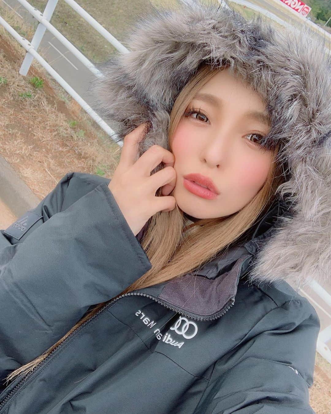 Hitomiさんのインスタグラム写真 - (HitomiInstagram)「❤︎ この前レースクイーンのお仕事で 行った仙台の山には雪積もってたけど🏔 来週のイベントではもう きっとあっついんだろうなあ☀️ 今月は5/31、6/1、6/2の3日間❣️❣️ ピレリスーパー耐久シリーズ2019 第3戦 富士SUPER TEC 24時間レース @ 富士スピードウェイ（静岡県） . 6/3はお久しぶりの @warp_shinjuku  どこかでお会いできますように☺️ お待ちしてます❤️ . #me #girl #instapic #shooting #japan #makeup #tflers #japanesegirl #shot #rip #ootd #レースクイーン #イベント#makeup #レース #lace」5月23日 22時06分 - hitomi_01270