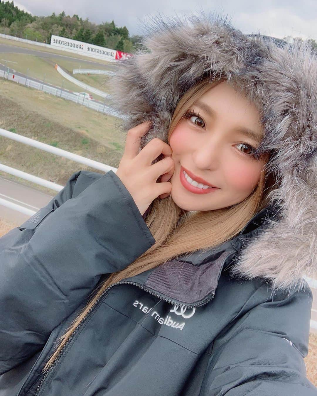 Hitomiさんのインスタグラム写真 - (HitomiInstagram)「❤︎ この前レースクイーンのお仕事で 行った仙台の山には雪積もってたけど🏔 来週のイベントではもう きっとあっついんだろうなあ☀️ 今月は5/31、6/1、6/2の3日間❣️❣️ ピレリスーパー耐久シリーズ2019 第3戦 富士SUPER TEC 24時間レース @ 富士スピードウェイ（静岡県） . 6/3はお久しぶりの @warp_shinjuku  どこかでお会いできますように☺️ お待ちしてます❤️ . #me #girl #instapic #shooting #japan #makeup #tflers #japanesegirl #shot #rip #ootd #レースクイーン #イベント#makeup #レース #lace」5月23日 22時06分 - hitomi_01270