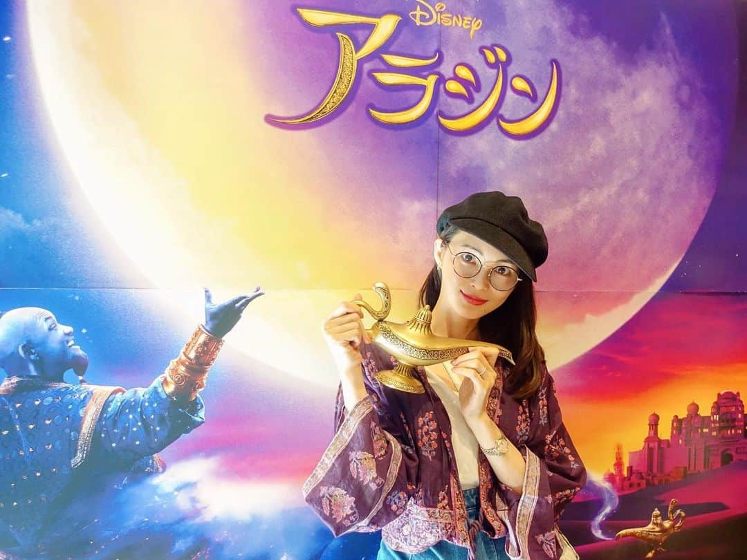 押切もえさんのインスタグラム写真 - (押切もえInstagram)「Watched "Aladdin"🌙 It was so exciting,amazing and I was really touched!! 実写版 『アラジン』の試写会へ。 もともと大好きな作品だけれど、実写はさらに迫力があってエキサイティングでロマンティックで、そして感動的…でした。 豪華キャストの中でもジャスミン役のNaomi Scottが本当に素敵。 鑑賞後は魔法にかかったような気分です。  #aladdin #アラジン #字幕版 #中学の時に英語の授業のテキストだった思い出 #アラジンと新しい世界へ #disney #6月7日公開 #wilismith #menamassoud #naomiscott #guyritchie  #アブー可愛かった🐒❤️ #夕食作る間も頭の中では #awholenewworld 🎵 #願いが叶うなら何を願う？」5月23日 22時07分 - moe_oshikiri