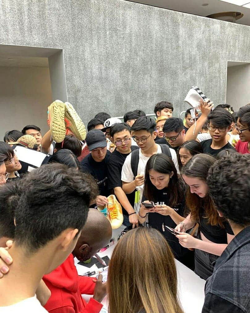 OFF-WHITE C/O VIRGIL ABLOHさんのインスタグラム写真 - (OFF-WHITE C/O VIRGIL ABLOHInstagram)「Off-White™ in store event titled "A SESSION WITH VIRGIL" c/o @off___white___singapore」5月23日 22時02分 - off____white