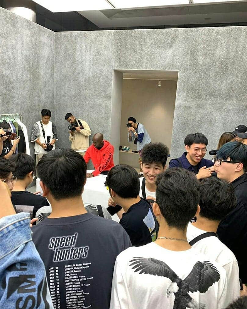 OFF-WHITE C/O VIRGIL ABLOHさんのインスタグラム写真 - (OFF-WHITE C/O VIRGIL ABLOHInstagram)「Off-White™ in store event titled "A SESSION WITH VIRGIL" c/o @off___white___singapore」5月23日 22時02分 - off____white