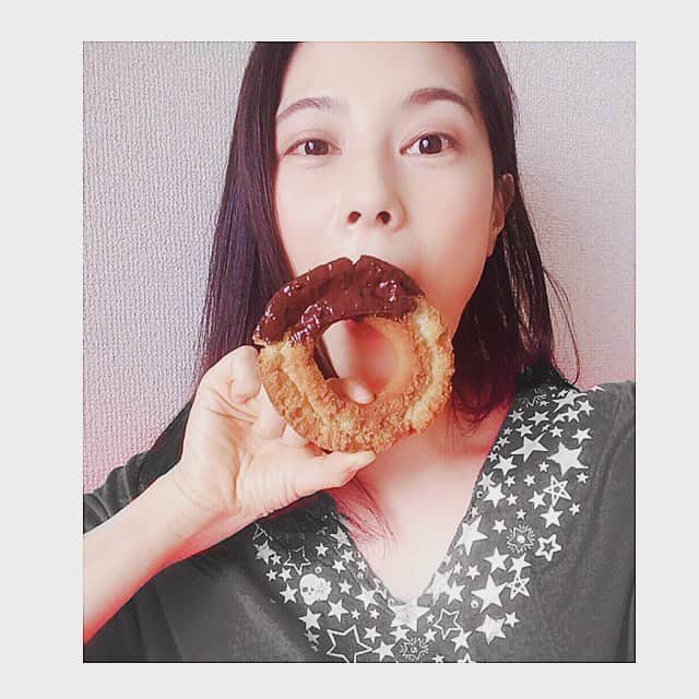 七瀬遥さんのインスタグラム写真 - (七瀬遥Instagram)「チョコファッションが一番好き🍩💕 今日もお疲れ様でした✨☺️☺️☺️✨ #ドーナツ#チョコファッション#食いしん坊#美味しい#sweets #delicious#happy#smile#love#tokyo#japan」5月23日 22時08分 - haruka_mh