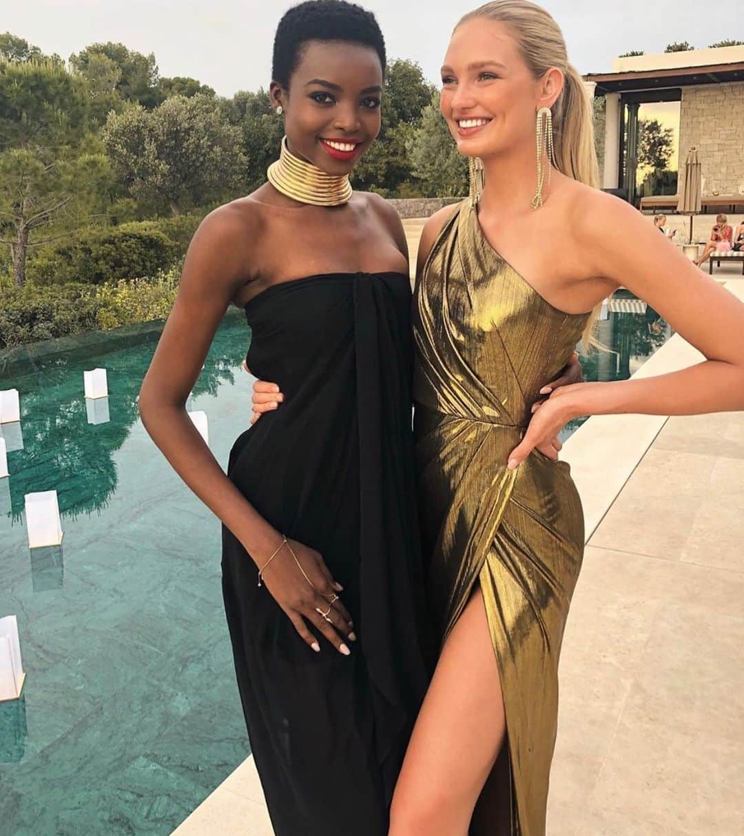 マリア・ボルゴさんのインスタグラム写真 - (マリア・ボルゴInstagram)「Sunset + friends= @netaporter with beautiful @romeestrijd #jetaporter #thenetset #ad ☀️」5月23日 22時12分 - iammariaborges