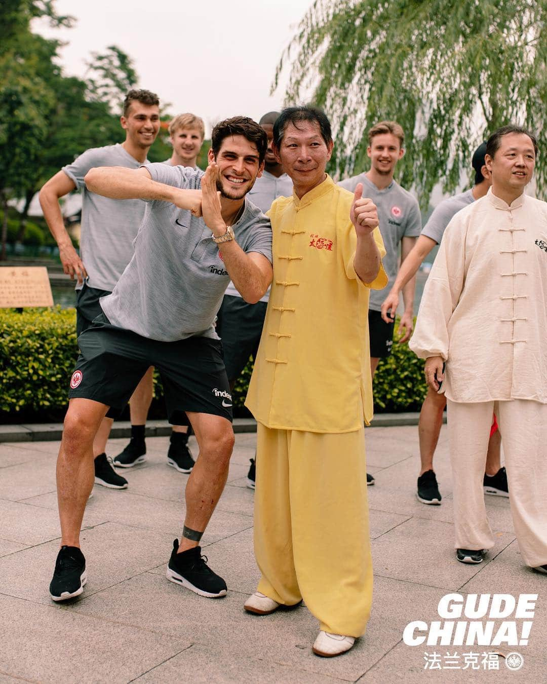 アイントラハト・フランクフルトさんのインスタグラム写真 - (アイントラハト・フランクフルトInstagram)「Tai Chi Master! ☯😌 • • #TaiChi #GudeChina #bundesliga #china #sge #eintracht #frankfurt #eintrachtfrankfurt」5月23日 22時24分 - eintrachtfrankfurt