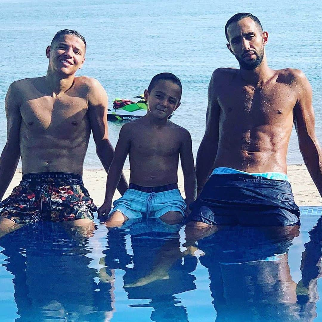 メディ・ベナティアさんのインスタグラム写真 - (メディ・ベナティアInstagram)「Family time 👌🏽👌🏽👌🏽 @a.harit14 #Kays」5月23日 22時24分 - m.benatia5