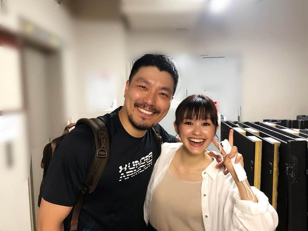 昆夏美のインスタグラム：「. 先日、 2015・2017年のジャンバルジャン ヤン・ジュンモさん @hyejoo_papa が みんなに会いにきてくれました！！ 私の良き先輩であり良き兄であり 良き友人であり良き先生。 久々にお会いできて嬉しかったです。 国は違えど、この絆は深いです。 . 明日から東京公演ラスト一週間です。 残り4回！生きます🇫🇷」