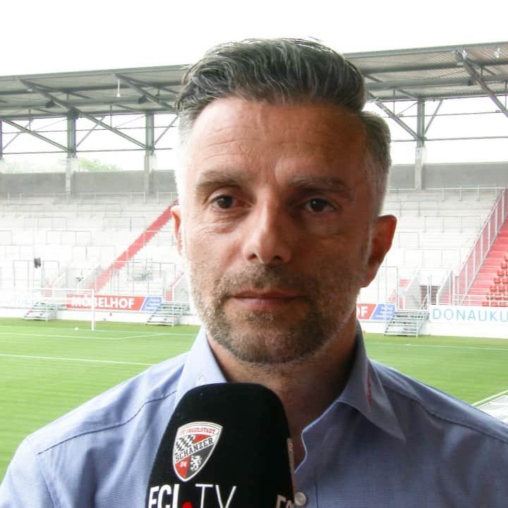のインスタグラム：「Tomas #Oral hat noch eine wichtige Botschaft 🙏🖤❤️ 🔊Ton an, liebe #Schanzer ‼️ . . . #totgesagtelebenlänger #Zamrückrunde #UnsereSchanz #gemeinsam #Relegation #Endspiel #Ingolstadt #Wiesbaden #WehenWiesbaden #FCI #football #fussball #soccer #team #hope #ZweiteLiga #kämpfen #fight #today #now #allornothing #together」