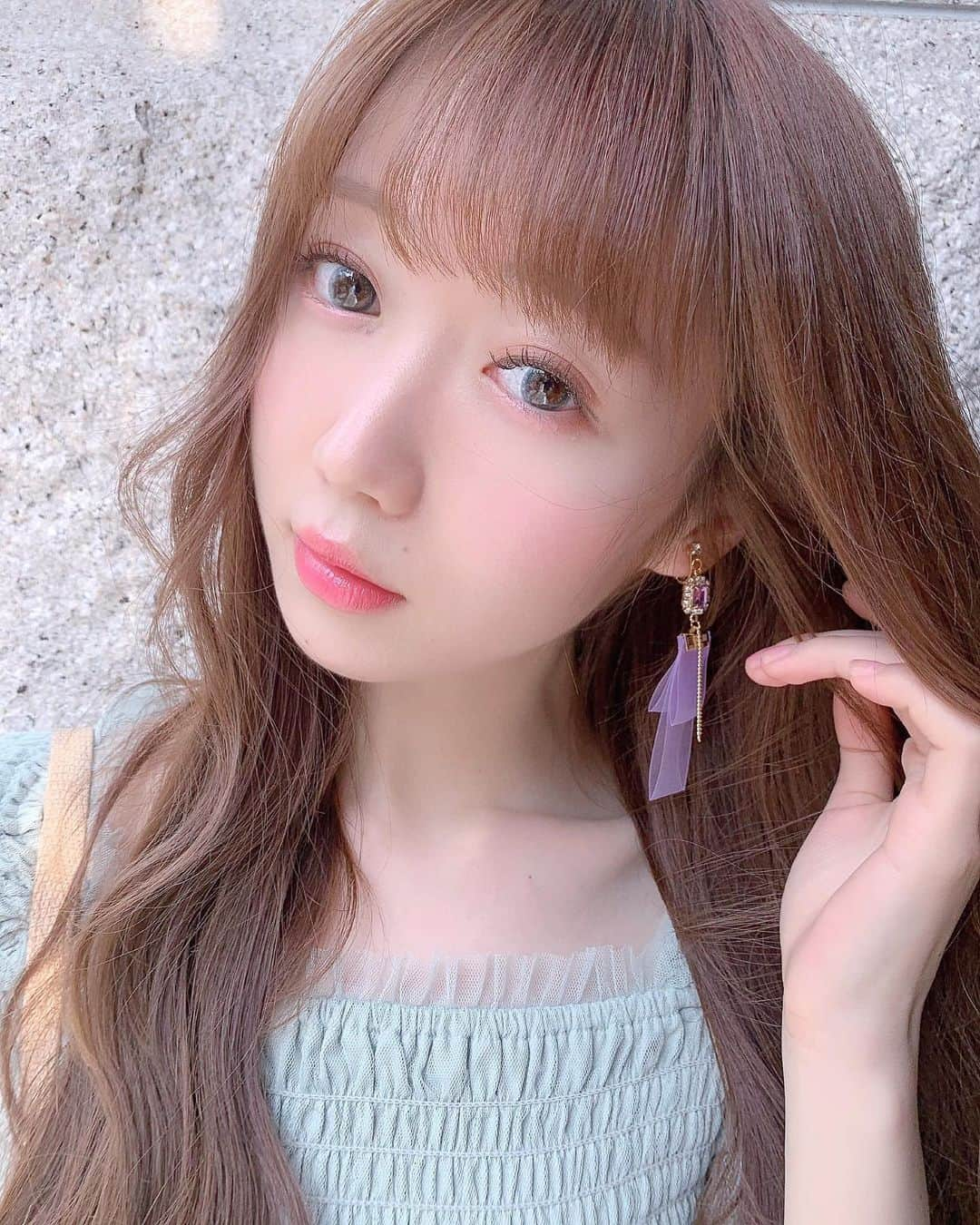 大谷映美里さんのインスタグラム写真 - (大谷映美里Instagram)「🧚🏻‍♂️💍🧚🏻‍♂️💍 ㅤㅤㅤㅤㅤㅤㅤㅤㅤㅤㅤㅤㅤ 指原莉乃さんプロデュースのカラコン #TOPARDS の #ラピスラズリ 付けてみました💎✨ ㅤㅤㅤㅤㅤㅤㅤㅤㅤㅤㅤㅤㅤ ブルーのコンタクト…！透明感…！うるうる…！👸🏻 ちょっとプリンセスっぽくしたかったので 寒色系のお洋服、メイクは目の下をベビーピンク色に💓 ㅤㅤㅤㅤㅤㅤㅤㅤㅤㅤㅤㅤㅤ 違うカラーも可愛いのでまた載せます⭐️ ㅤㅤㅤㅤㅤㅤㅤㅤㅤㅤㅤㅤㅤ #トパーズ #カラコン #snidel #day23_official」5月23日 22時41分 - otani_emiri