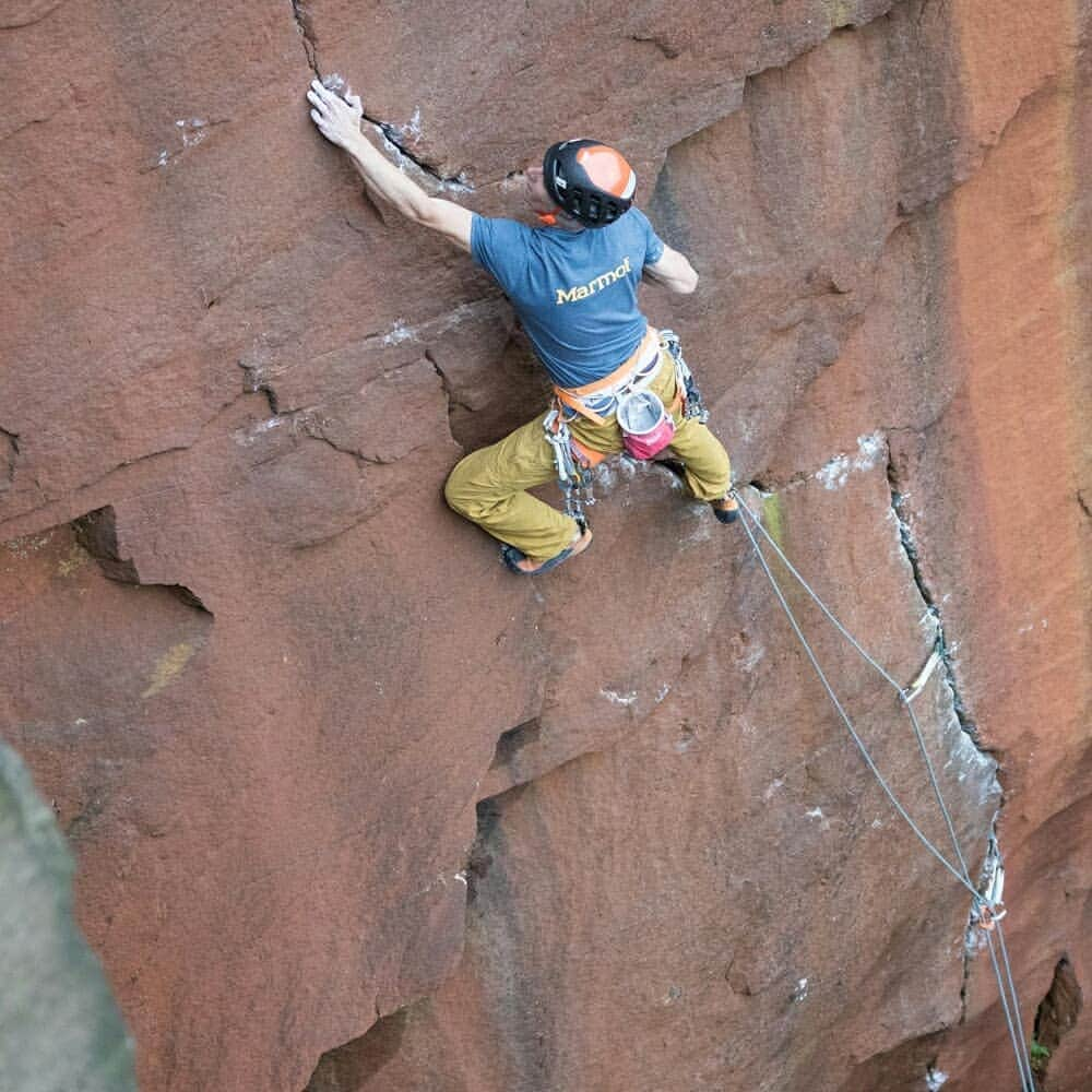 ヨルグ・バーホーベンさんのインスタグラム写真 - (ヨルグ・バーホーベンInstagram)「There's something strangely satisfying about trad climbing. I would almost go as far as calling it romantic, taking groundfalls into account in order to prevent drilling bolts in a rock.  If you know the painting: 'Wanderer above the sea of fog', I hope you have the same feeling that the 'wanderer' is actually a trad climber scouting for new lines... • 📸 by @jonglassberg & @jess_talley  @marmot_mountain_europe @lasportivagram @petzl_official @katha_saurwein #lt11 #helmetup #itsgreatoutthere」5月23日 22時36分 - jorgverhoeven