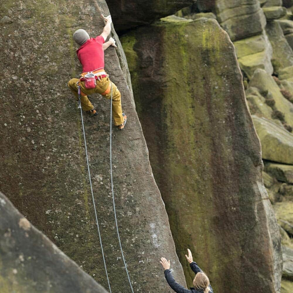 ヨルグ・バーホーベンさんのインスタグラム写真 - (ヨルグ・バーホーベンInstagram)「There's something strangely satisfying about trad climbing. I would almost go as far as calling it romantic, taking groundfalls into account in order to prevent drilling bolts in a rock.  If you know the painting: 'Wanderer above the sea of fog', I hope you have the same feeling that the 'wanderer' is actually a trad climber scouting for new lines... • 📸 by @jonglassberg & @jess_talley  @marmot_mountain_europe @lasportivagram @petzl_official @katha_saurwein #lt11 #helmetup #itsgreatoutthere」5月23日 22時36分 - jorgverhoeven