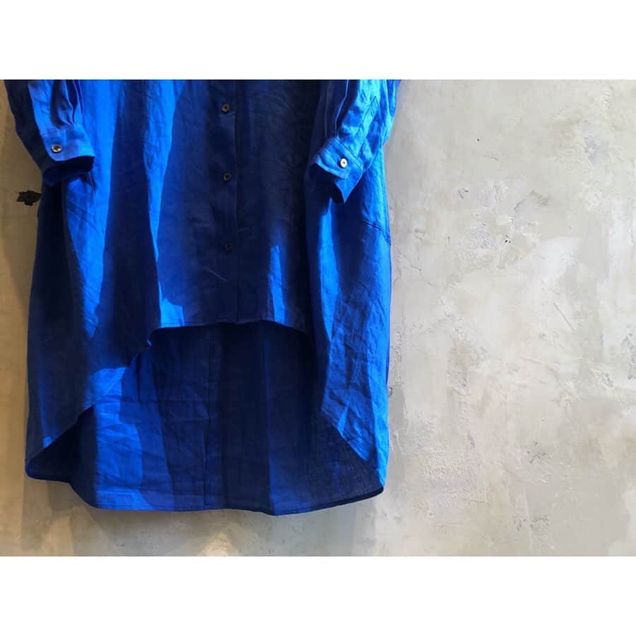 BEARDSLEY offcial instagramさんのインスタグラム写真 - (BEARDSLEY offcial instagramInstagram)「丸みが女性らしい。 . shirt ¥20,000+TAX . . . #beardsley #2019ss #shirt #linen #blue #gray #ビアズリー #リネンシャツ #丸み」5月23日 22時47分 - beardsley.pr