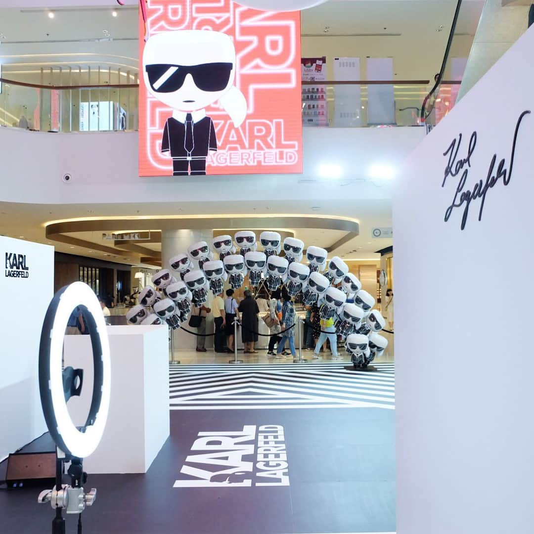 カールラガーフェルドさんのインスタグラム写真 - (カールラガーフェルドInstagram)「Hello, Bangkok! A new #KARLLAGERFELD store is now open at @centralworld (first floor). Drop by to experience the complete world of KARL!」5月23日 22時53分 - karllagerfeld