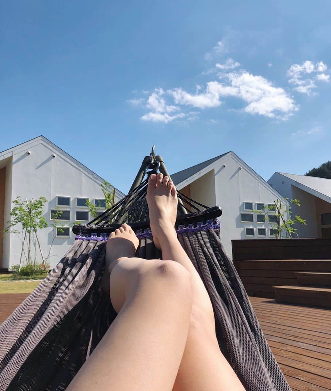 藤原菜摘さんのインスタグラム写真 - (藤原菜摘Instagram)「太陽浴びながらハンモックでまったり♡最高に贅沢な時間⛺️🌳♡るん。」5月23日 22時53分 - natsumi_fujiwara