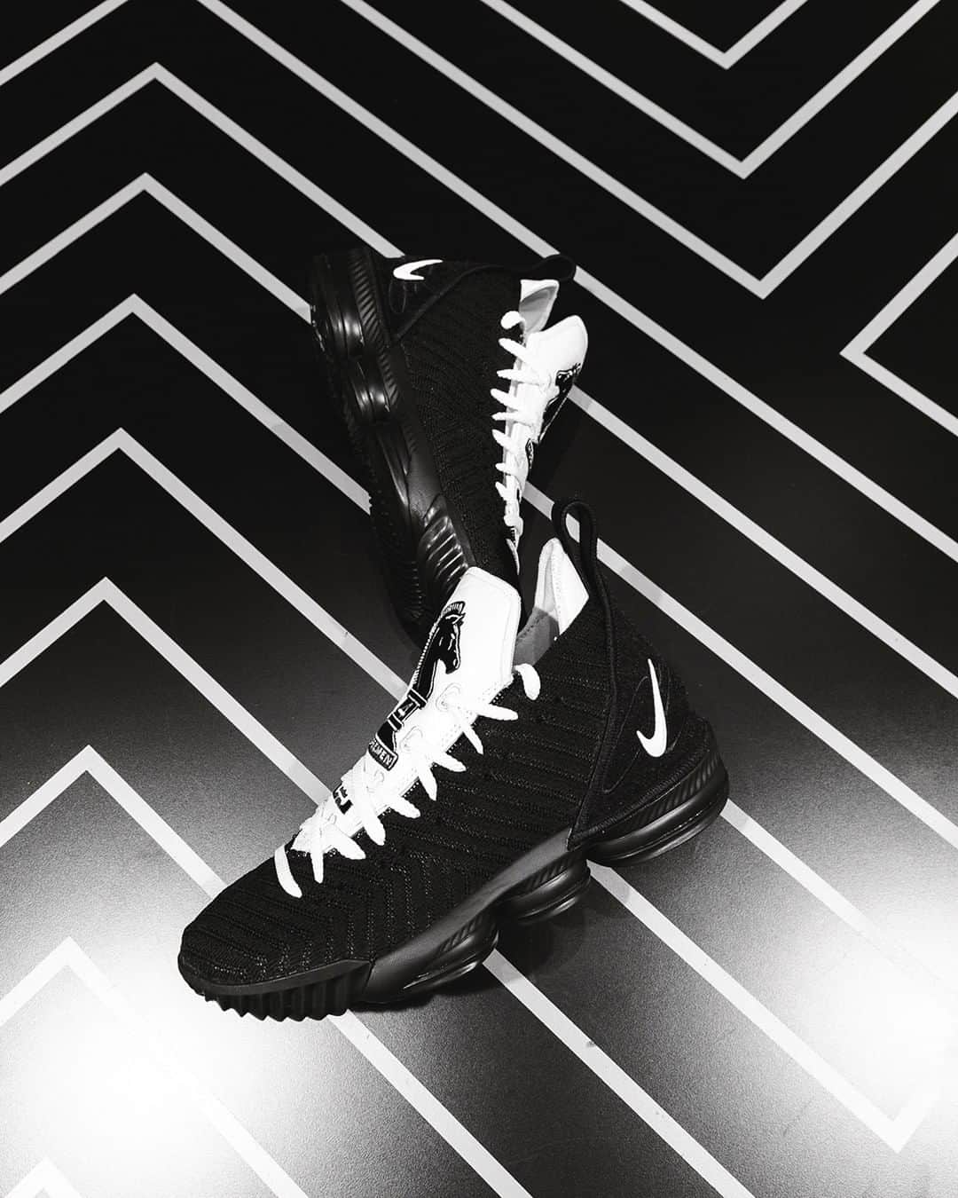 Foot Lockerさんのインスタグラム写真 - (Foot LockerInstagram)「Squad up. 4️⃣ #Nike Lebron 16 'Horsemen' Available Now Online and at @HouseofHoops」5月23日 23時06分 - footlocker