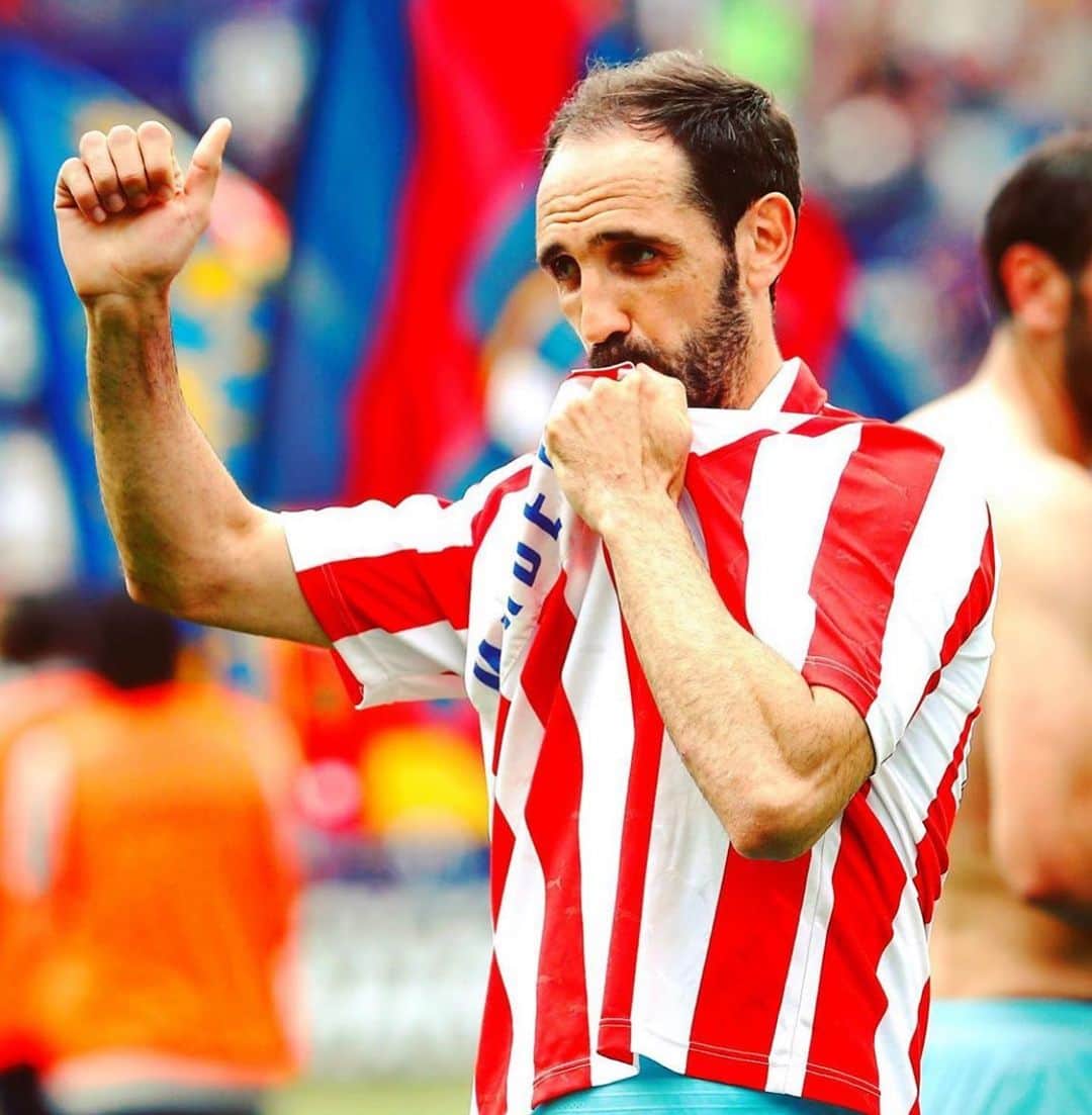 フェルナンド・トーレスのインスタグラム：「Mucha suerte en tu próximo desafío amigo . Dejas un vacío inmenso . Siempre en los corazones rojiblancos . Hasta pronto . #graciasjuanfran」