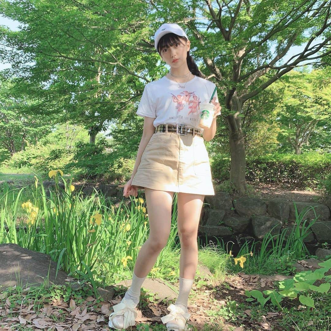 小山リーナさんのインスタグラム写真 - (小山リーナInstagram)「新作のフラペチーノおいしかった🍮 ・ ・ #私服 #服 #高校生 #自然 #フラペチーノ #三つ編み #アイドル #キャップ #ootd #selfie #photo #green #idol #coordinate #fashion #followme #today #jk」5月23日 23時12分 - rina_koyama_box