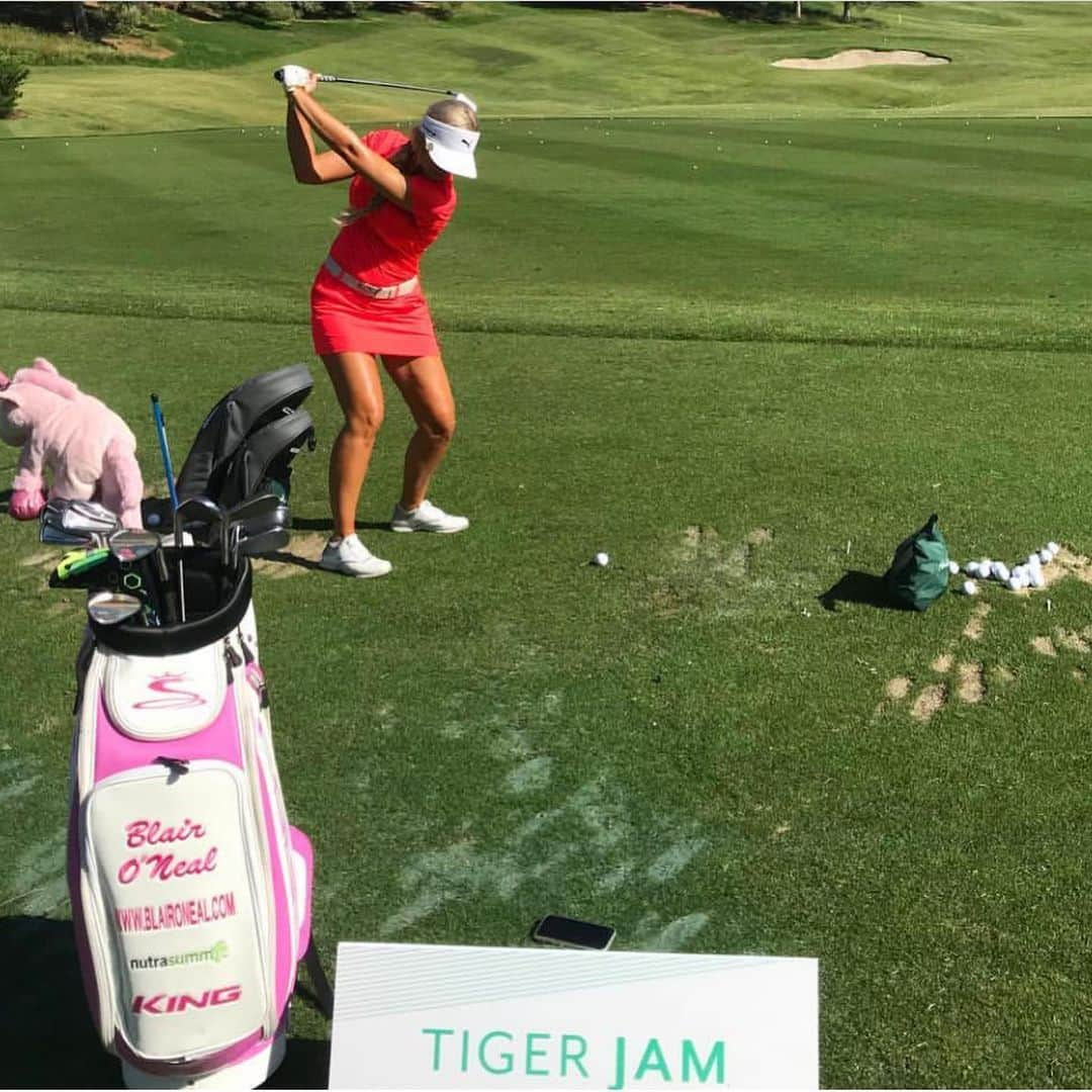 ブレア・オニールさんのインスタグラム写真 - (ブレア・オニールInstagram)「Pumped to be a part of Tiger Jam again this year!! 🐅⛳️✔️ Benefitting @tgrfound ✨🙌🏼 #NextStopVivaLasVegas #TigerJam」5月23日 23時12分 - blaironealgolf