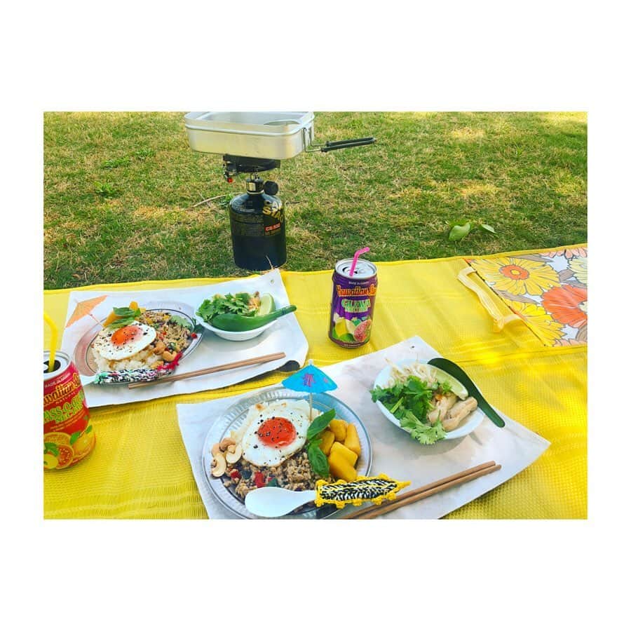 森千波さんのインスタグラム写真 - (森千波Instagram)「#ｵﾄﾅﾉﾏﾏｺﾞﾄ 🇻🇳 #1000gohan . . . . #outdoor#lunch#colorful#food#flowers#picnic#cooking#nature#vietnamfoods#ベトナム料理#料理#ピクニック#ランチ#アウトドア#自然#ガパオライス#フォー#お誕生日ケーキ#ありがとう」5月23日 23時18分 - 1000wave