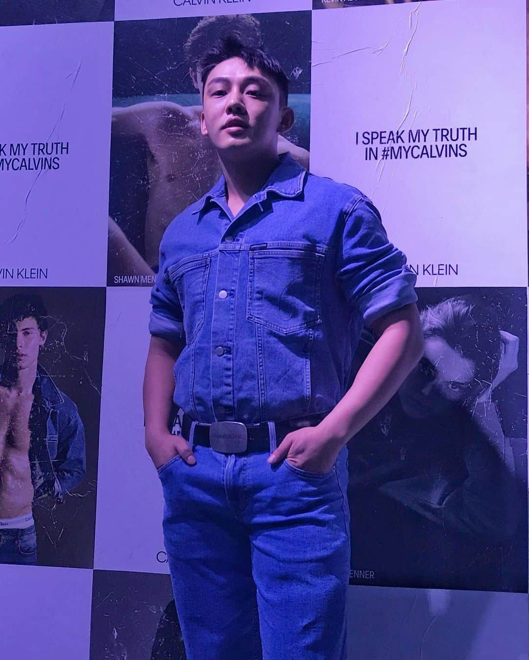 Vogue Taiwan Officialさんのインスタグラム写真 - (Vogue Taiwan OfficialInstagram)「#Vogueceleb﻿ 是歐爸劉亞仁 @hongsick 😍﻿ 一身 @calvinklein 丹寧套裝也擋不住健壯好身材🔥 聽說是為了下部戲練的 期待！品牌之友雪莉 @jelly_jilli 也特別出席 兩人合拍好可愛❤️ 歐爸離開之前不忘點個棉花糖帶走🥰﻿ ﻿ #劉亞仁#유아인#YooAhin#雪莉#Sulli#최진리#CalvinKlein#Mycalvins #Mytruth」5月23日 23時24分 - voguetaiwan