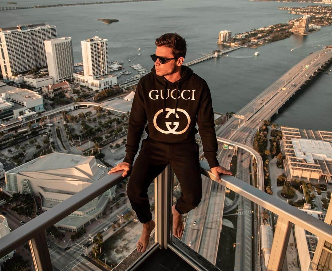 アンドレア・デンバーさんのインスタグラム写真 - (アンドレア・デンバーInstagram)「“Sometimes you have to go up really high to understand how small you really are...” 🌆🙏🏻 #miami #sunset 📸 @gabrielegriseri」5月23日 23時42分 - andreadenver