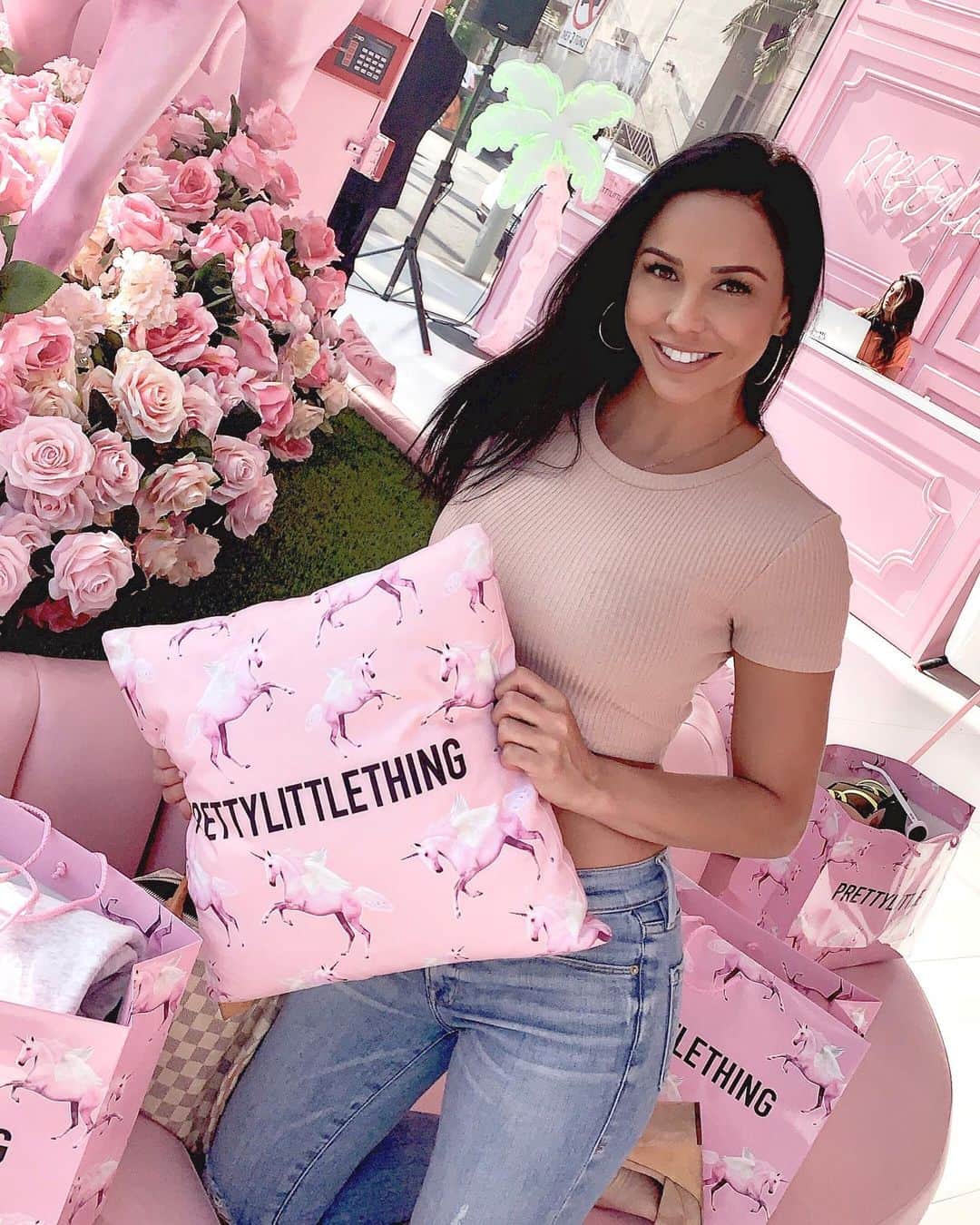 Melissa Risoさんのインスタグラム写真 - (Melissa RisoInstagram)「Thank you @prettylittlething for my gift bag! I love all my new pieces and the new store on Melrose is so cute! 🥰 #fashion #beauty #lifestyle」5月23日 23時35分 - melissariso