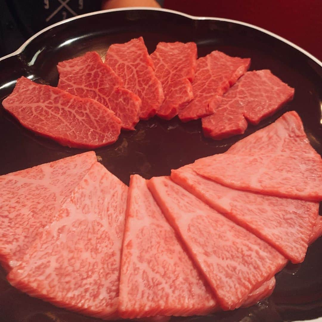 安森彩那さんのインスタグラム写真 - (安森彩那Instagram)「#8929 焼く肉 屋さん行ってきました( * ॑˘ ॑* ) ⁾⁾ マルカワって部位(赤身)をはじめて食べたけどしんけん美味しかった⑅︎◡̈︎* タレじゃなくて塩昆布で食べるんだけどそれも斬新でした◡̈⃝︎⋆︎* - 〆の冷檸檬麺もさっぱりしてめっちゃ美味しかった⑅︎◡̈︎* レモン見た時に 「レモン1000個分のビタミン配合て逆にこわない？」てセリフが頭の中流れてきた。(笑) “ 母母母と笑いなさいの「笑う母より」” よし！明日の稽古がんばるぞ💪✨ ご馳走様でした🙏 - 5月27日(月)19:00~ 「漫才やりたいです。」@新宿V-1 S席完売。 A席が残り4枚だそうです。 リプ予約受付中！ 皆さんのお越しをお待ちしてます⑅︎◡̈︎* ニコハピルンティ！！ ‪- - - - - - - - - - - - - - - - - ✄‬ #8929 #恵比寿 #焼肉 #yakiniku #tokyo #japan #グルメ #comedian」5月23日 23時36分 - ayana.y_official