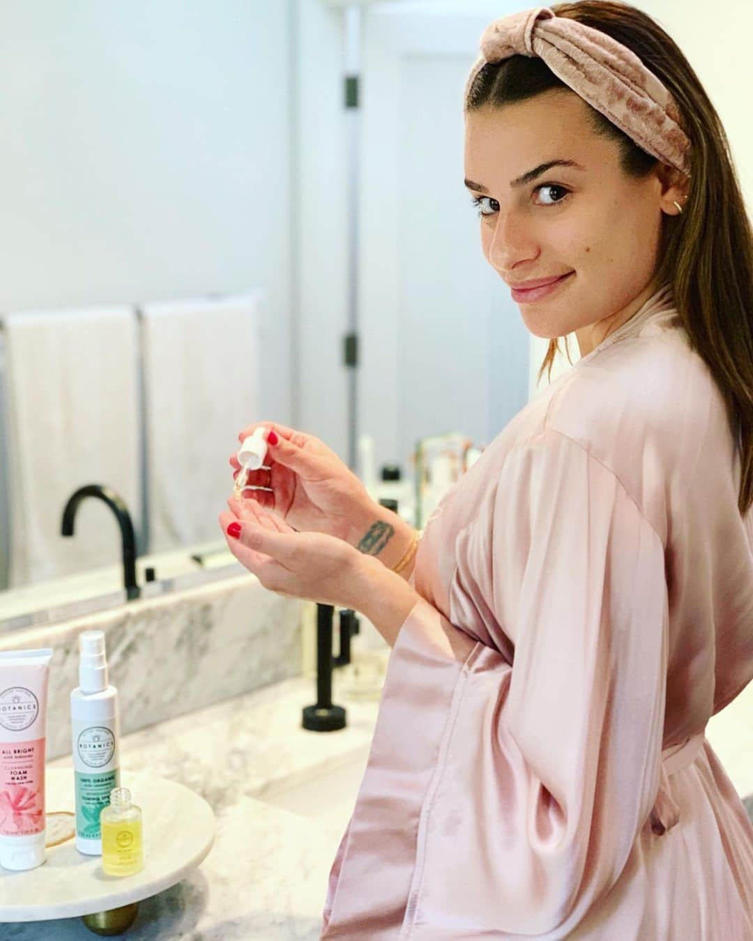 リア・ミシェルさんのインスタグラム写真 - (リア・ミシェルInstagram)「I have been obsessed with using more natural products in my skincare routine. I recently discovered these amazing products from @BotanicsUSA which are now a part of my daily #SkincareEssentials. For a quick and easy routine, use these 3 products: cleanse with All Bright Foam Face Wash, refresh with 100% Organic Rosewater Toning Spritz, hydrate with 100% Organic Nourishing Facial Oil. All products are plant-based, affordable, and leave my skin looking healthy and glowing! ✨Available at @ultabeauty #BotanicsUSA #ad」5月23日 23時40分 - leamichele