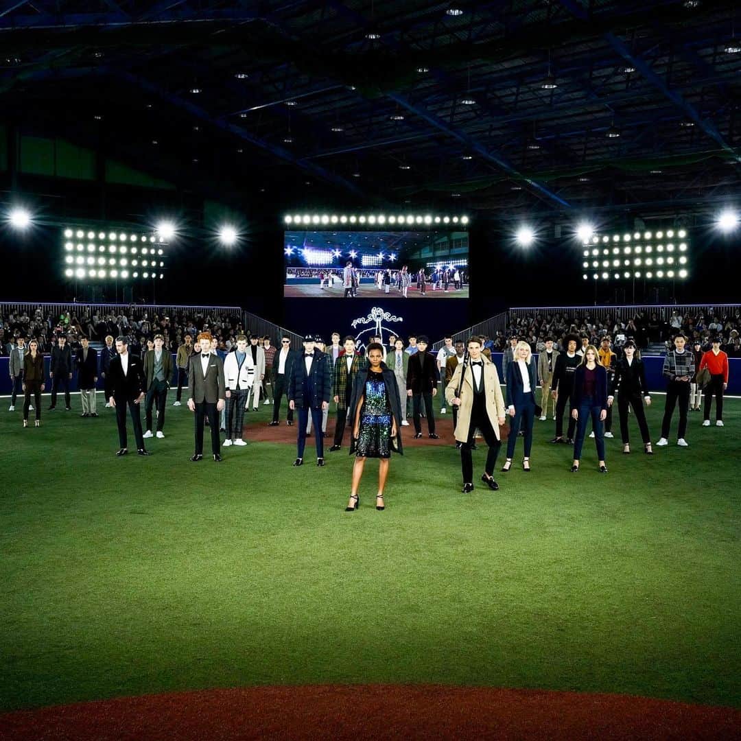 のインスタグラム：「Let’s hear it for the players of our Fall/Winter show who walked on a baseball diamond runway ⚾️ Watch the full show on IGTV.  #BrooksBrothersTokyo #FW19 #JimMoore #ZacPosen #GQMagazine」