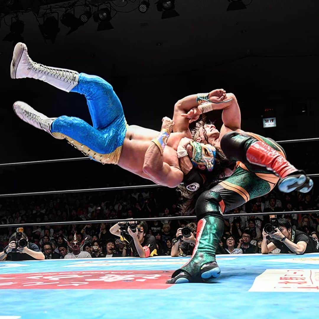 新日本プロレスさんのインスタグラム写真 - (新日本プロレスInstagram)「#WillOsprey vs #Bandido !! #njbosj in #KORAKUEN Day02‼︎ @njpw1972 🦁🕊 #新日本プロレス #後楽園ホール #プロレス #njpwworld #njpw」5月23日 23時44分 - njpw1972