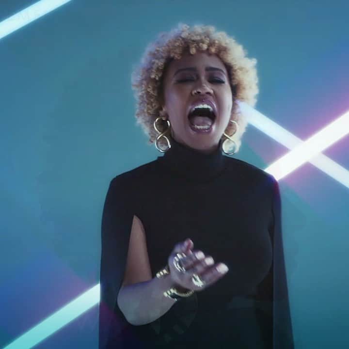 Emeli Sandéのインスタグラム：「The Extraordinary Being video is live NOW Thanks @20CenturyFoxUK for making it part of X-Men: #DarkPhoenix 🔥@XMenMovies Jean Grey's journey felt like a perfect fit for this song. Loved working with the incredible @SarahMcColgan on this video」