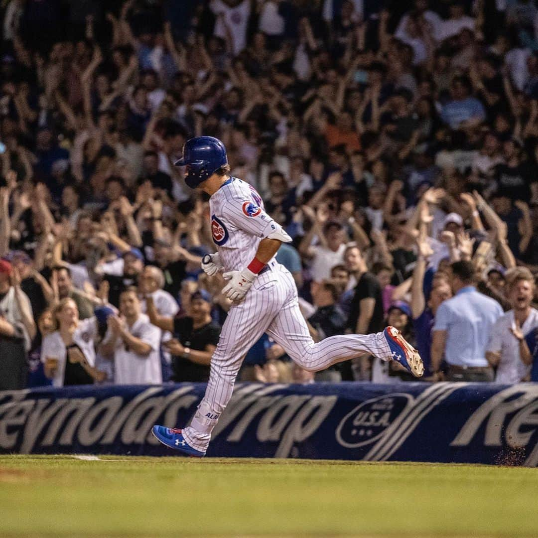 シカゴ・カブスさんのインスタグラム写真 - (シカゴ・カブスInstagram)「The slam, the curtain call and the after-party. #EverybodyIn」5月23日 23時46分 - cubs