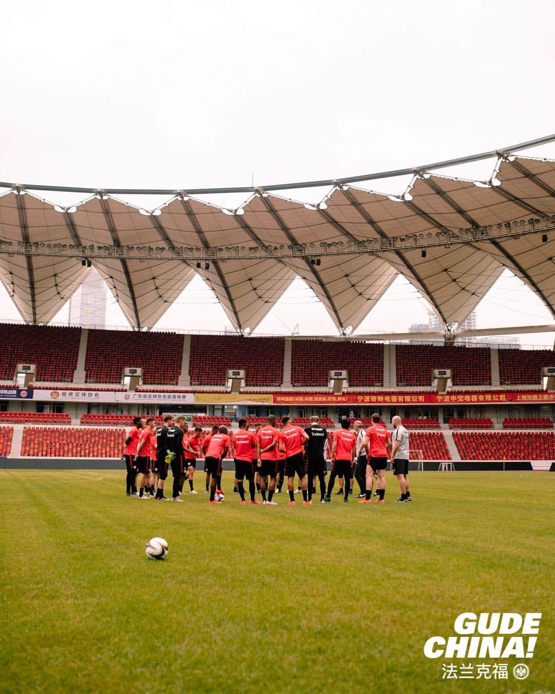 アイントラハト・フランクフルトさんのインスタグラム写真 - (アイントラハト・フランクフルトInstagram)「Training session 👊 • • #training #GudeChina #bundesliga #china #sge #eintracht #frankfurt #eintrachtfrankfurt」5月23日 23時48分 - eintrachtfrankfurt