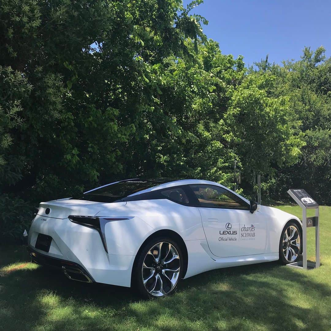 Lexus USAさんのインスタグラム写真 - (Lexus USAInstagram)「Join us this weekend at the @charles_schwab_challenge and see some of the world’s best. The golfers are pretty good, too.😉 #LexusLC #LexusLS #LexusGolf #SchwabChallenge #PGATour」5月23日 23時50分 - lexususa