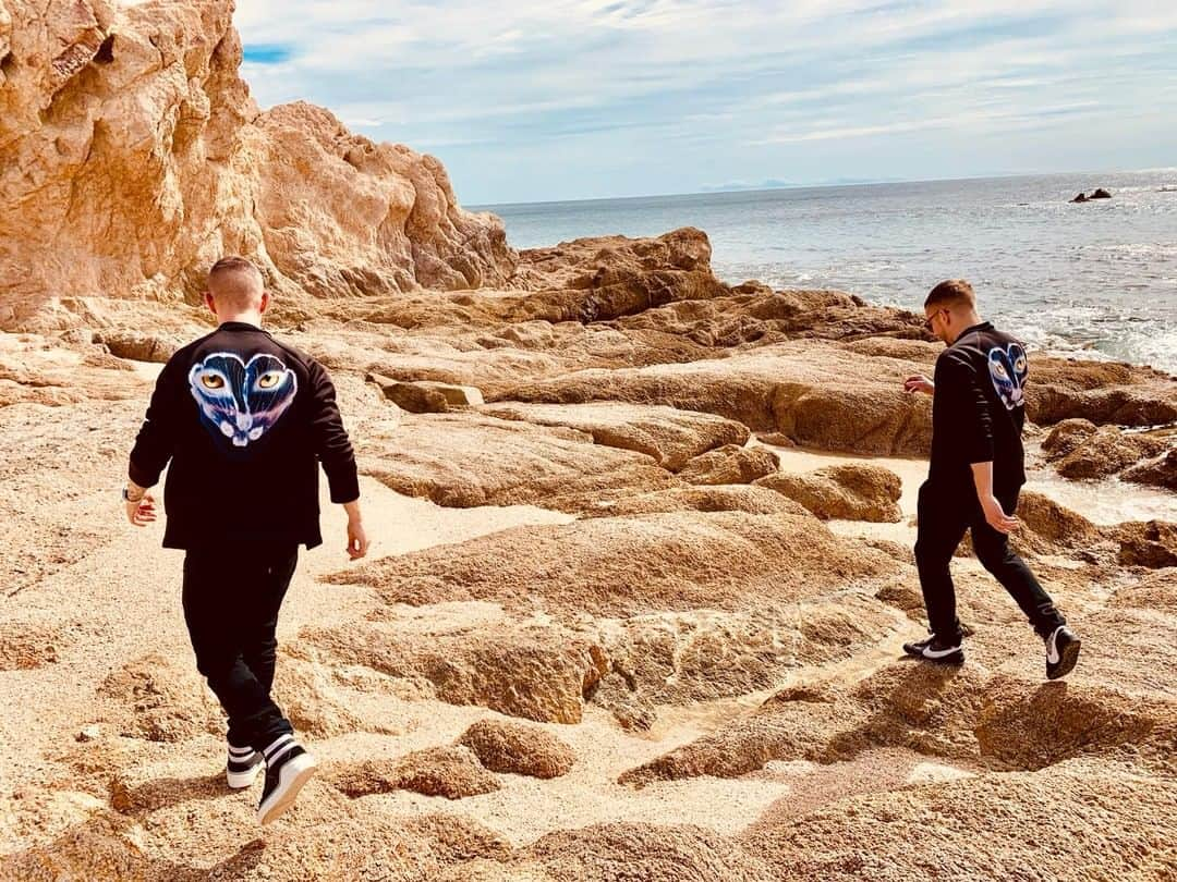 ギャランティスさんのインスタグラム写真 - (ギャランティスInstagram)「walking on alien terrain 👽🚀」5月24日 0時00分 - wearegalantis