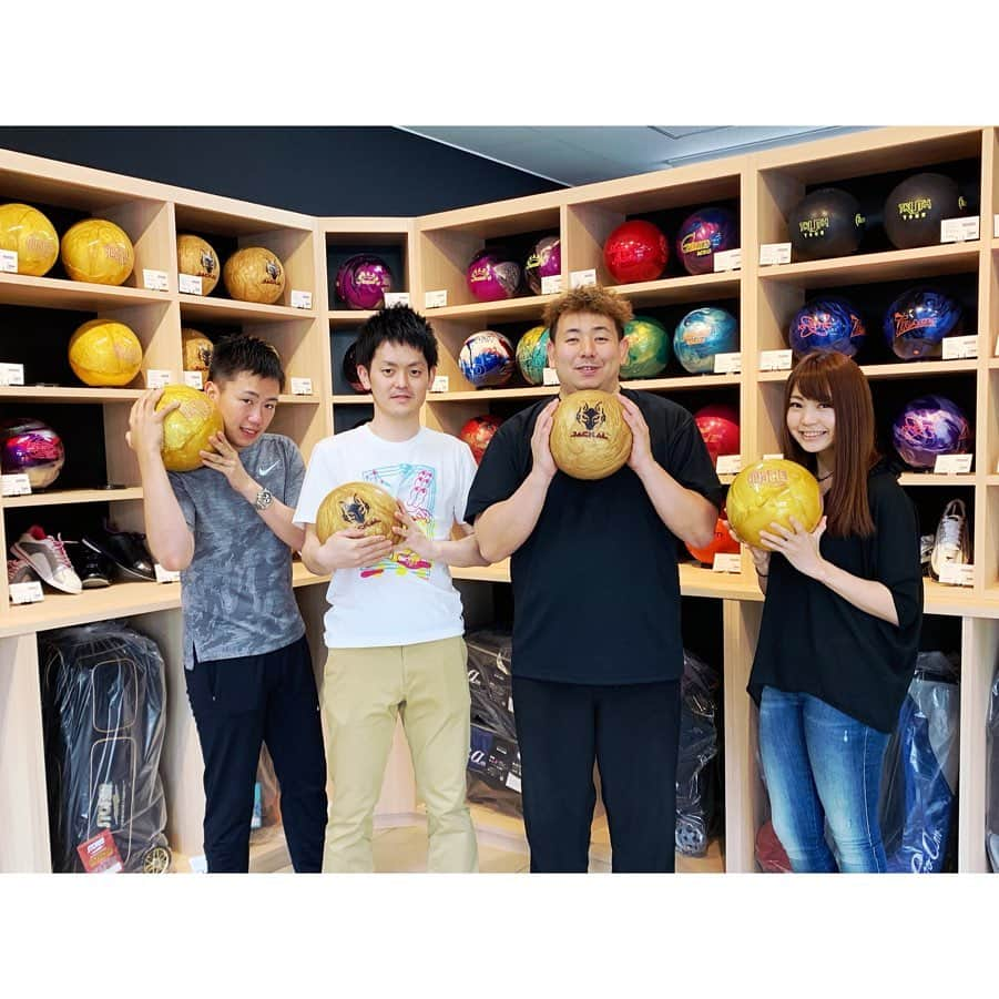 浅田梨奈さんのインスタグラム写真 - (浅田梨奈Instagram)「BSD(Bowler's Support Dream)でトーナメント前のボール調整をしました💫 ストームのNEWパフボール☺︎ げっと💛かわいいー😍 ・ ありがとうございました🌼 #BSD #ボウラーズサポートドリーム #大阪 #プロショップ #プロボウラー #ボウリング #storm #rotogrip」5月23日 23時54分 - asdrn528