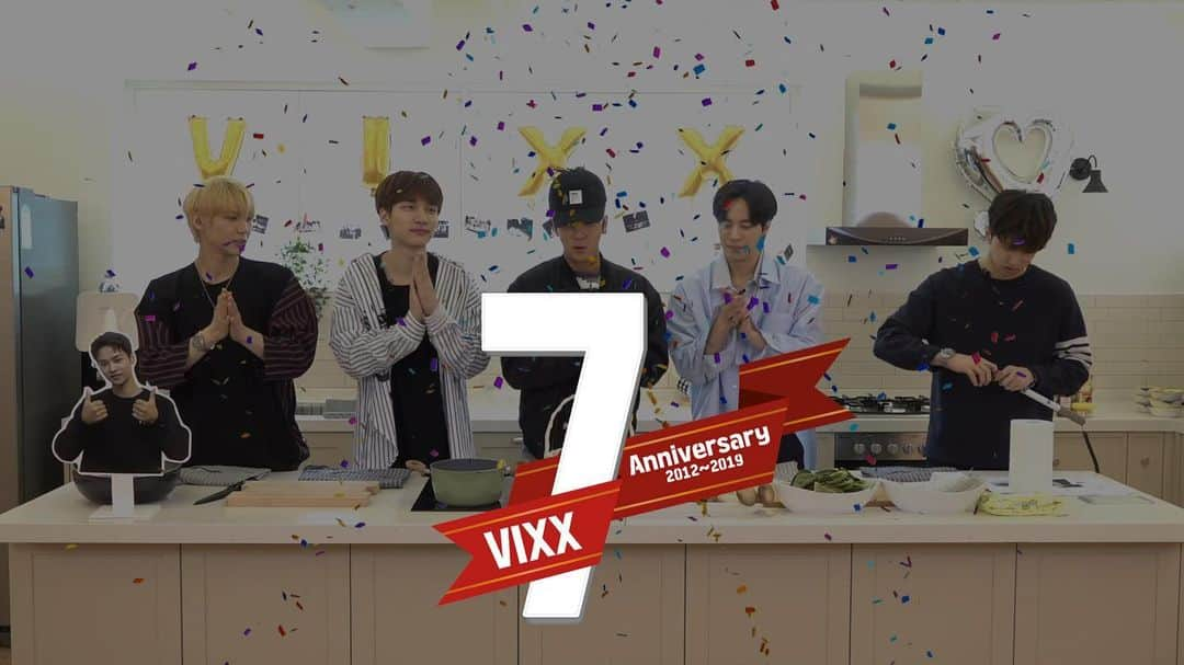 VIXXさんのインスタグラム写真 - (VIXXInstagram)「. VIXX 7th Anniversary 빅스 7주년 기념 영상이 공개되었습니다🙌 빅스❤️별빛이 함께한 소중한 7년의 시간 앞으로도 같이 걸어가요🤩 . ▶️ https://youtu.be/54GbFB7QTL8 . #빅스 #VIXX #HAPPYVIXXDAY #VIXX7thAnniversary #빅스7주년축하해🌟」5月24日 0時01分 - vixx_stargram