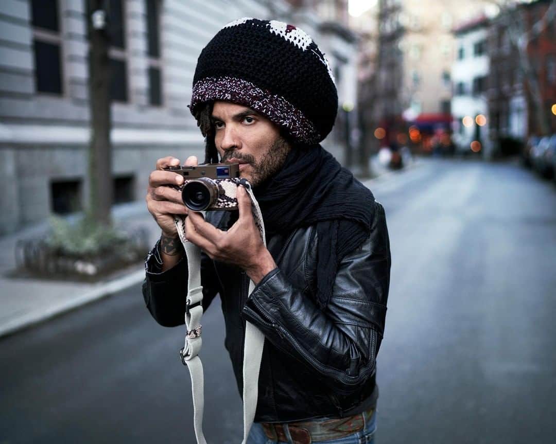 ライカさんのインスタグラム写真 - (ライカInstagram)「“Photography is magic – it’s a time capsule. It’s something that keeps the moment alive,” We teamed up with musician and photographer Lenny Kravitz (@lennykravitz) to create the Leica M Monochrom ‘Drifter’ by Kravitz Design, a camera that is a reflection of the artist’s present persona. (Link in bio)  Photo: @markseliger  #LeicaCamera #Leica #🔴📷 #Leicagram #LeicaM #LeicaMMonochrom #TheLeicaLook #LeicaWorld #Leica_Club #LeicaSociety #LeicaPhoto #ShootLeicaPro #cameraporn #LeicaPorn #bnw_world #bnwmood #bnwlovers」5月23日 23時58分 - leica_camera